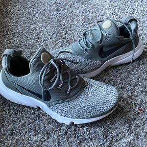 Nike Sneaker Size 7 Women